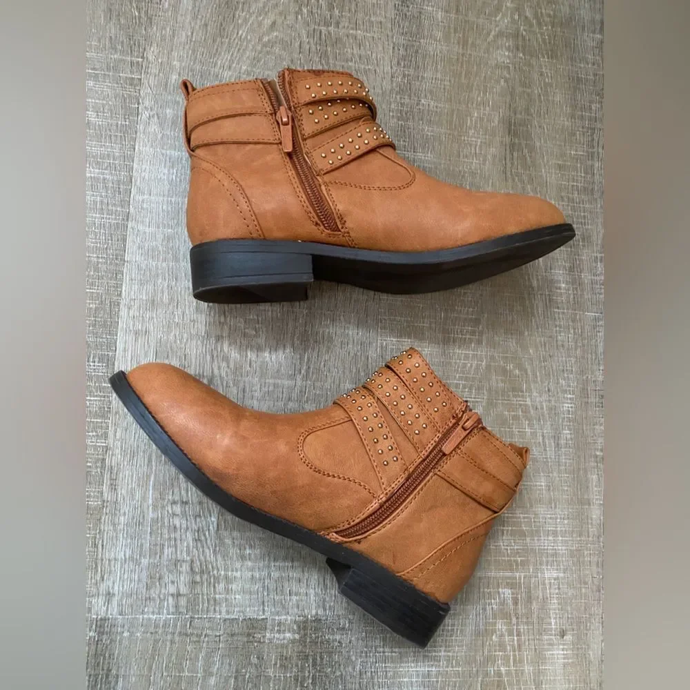 Tan Low Ankle Boots Vegan Faux Leather Women's 6.5 Studs Buckle Western Boho